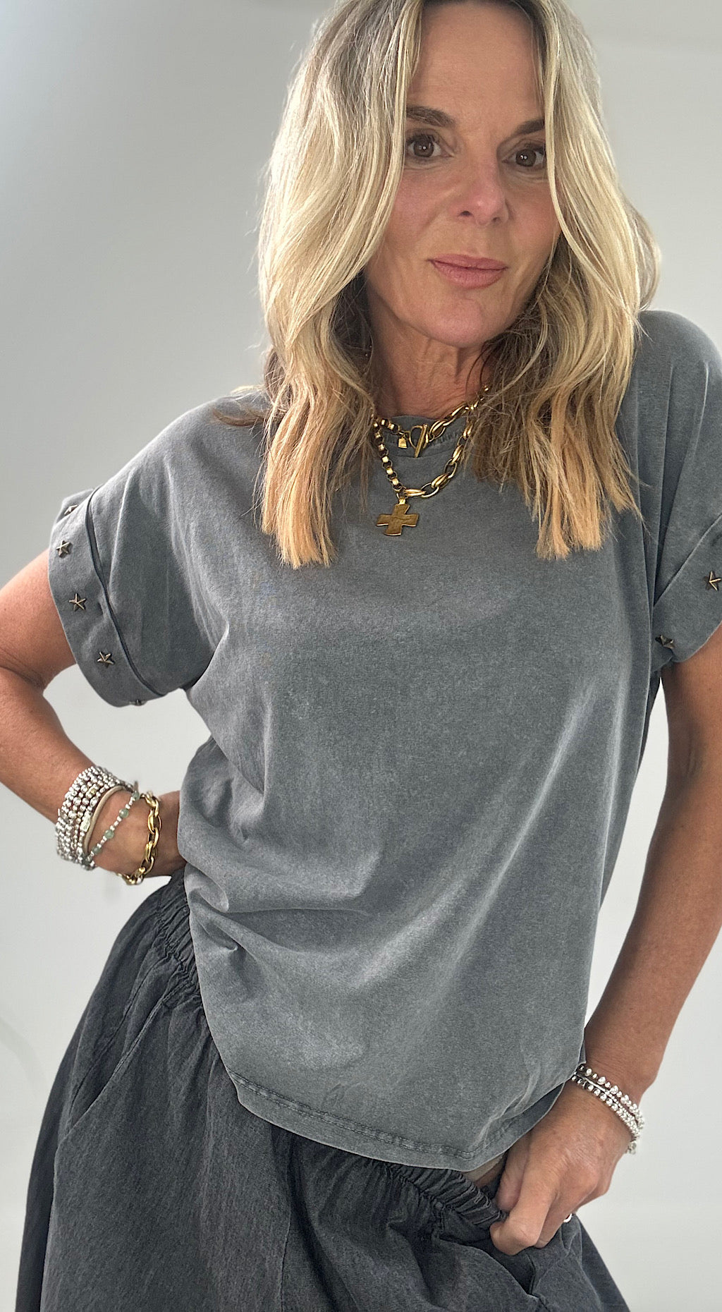 Star Studded Tee - washed charcoal