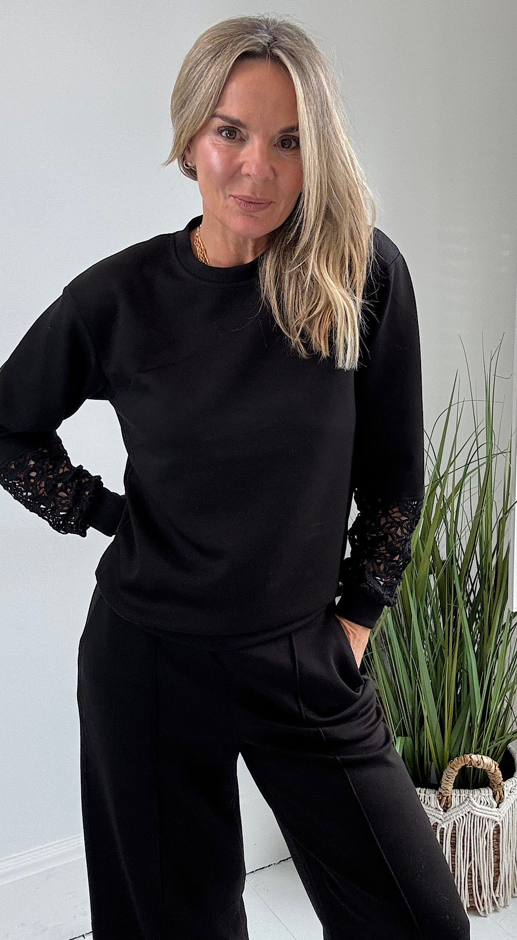 Pusti Lace Sweatshirt