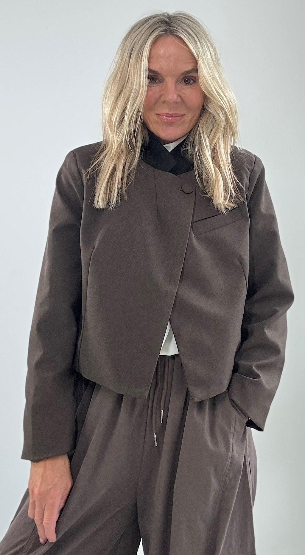 One Button Cropped Blazer - brown