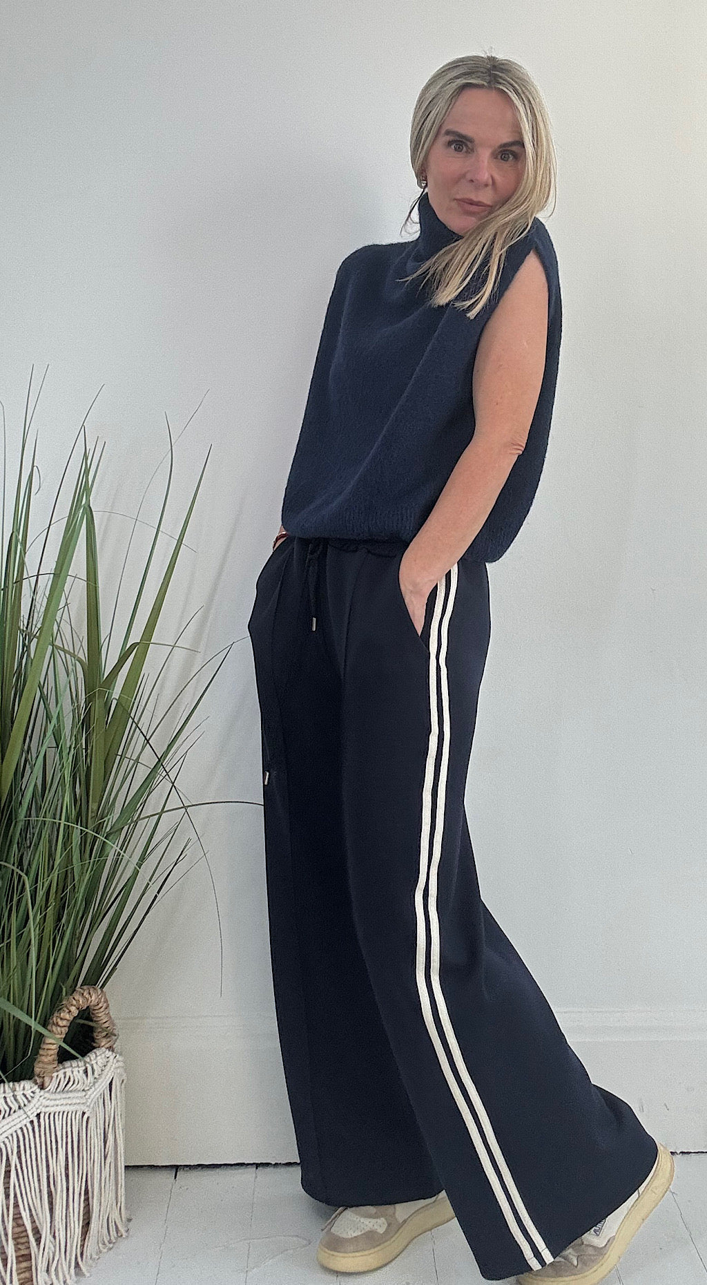 Side stripe track pant navy