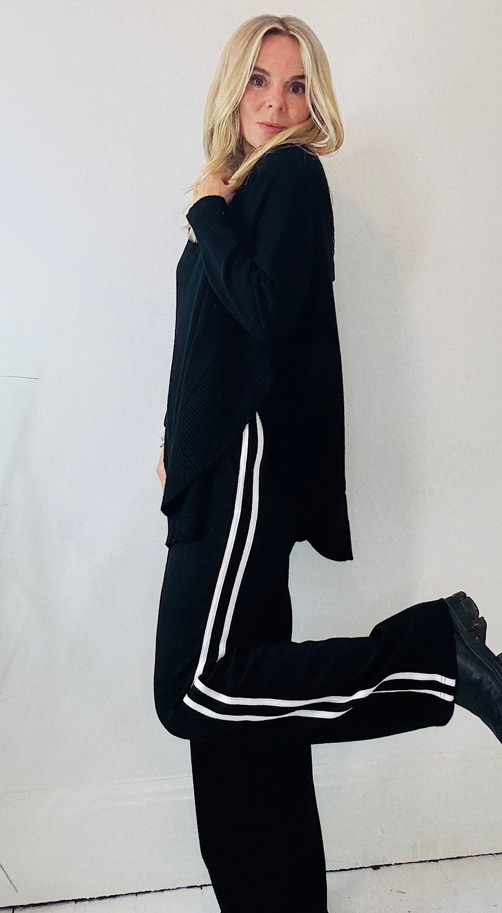 Super soft sloppy knit black