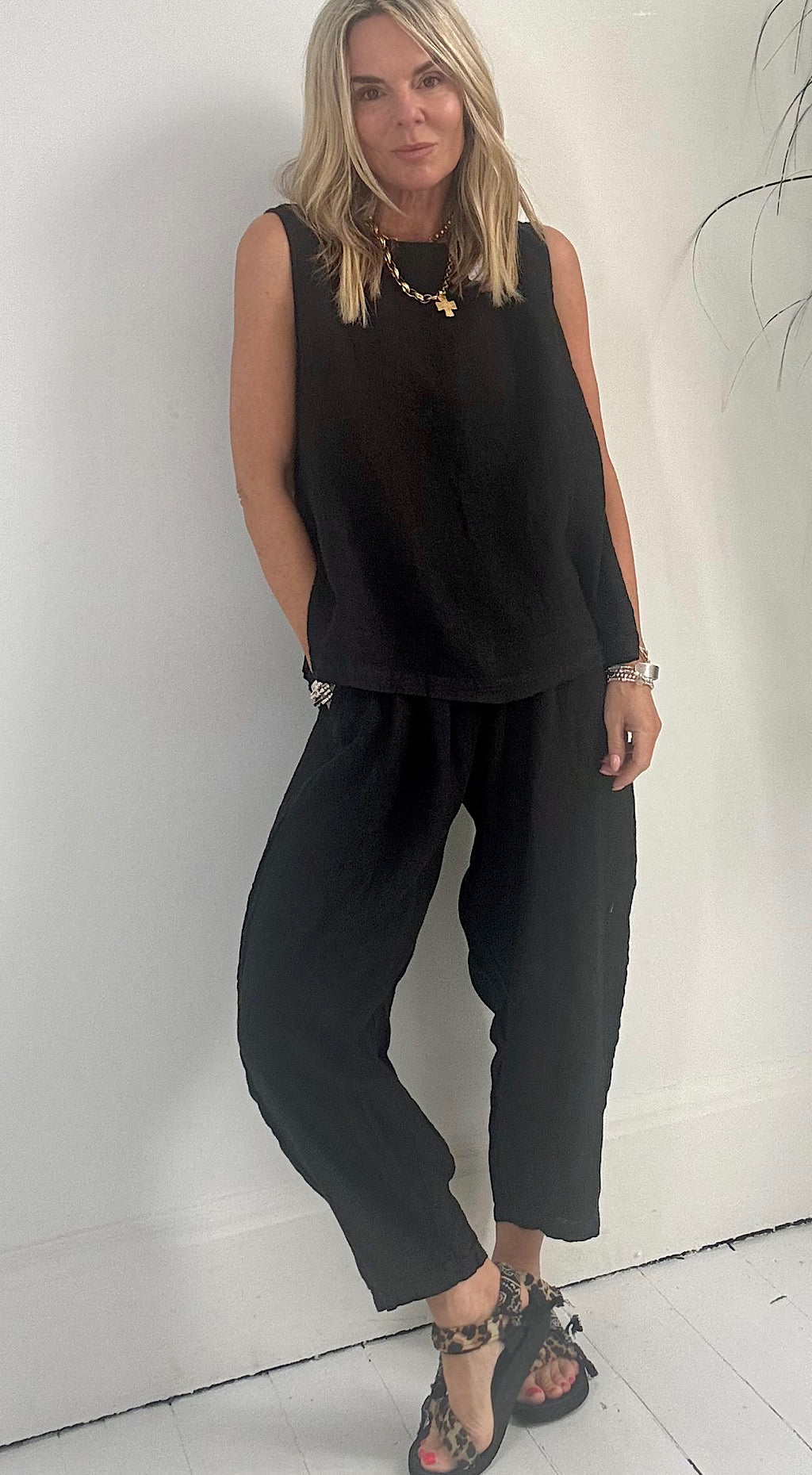 Linen Vest - black