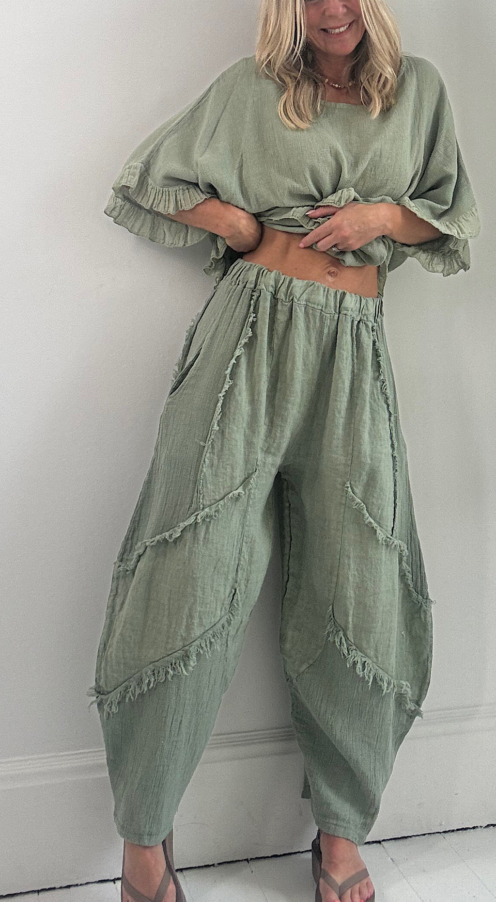 Frayed detail line pants sage