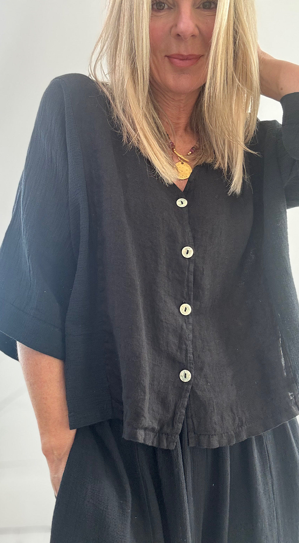 Linen button front top black
