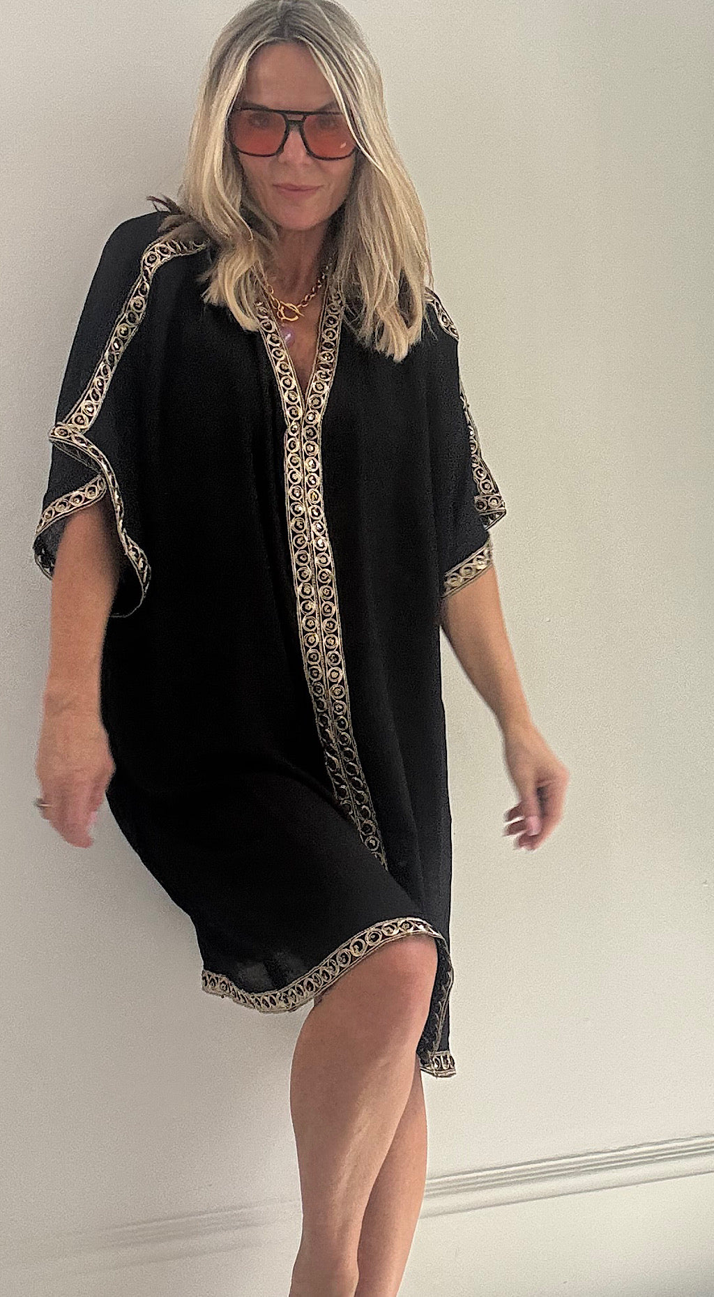 Beach kimono gold detail black