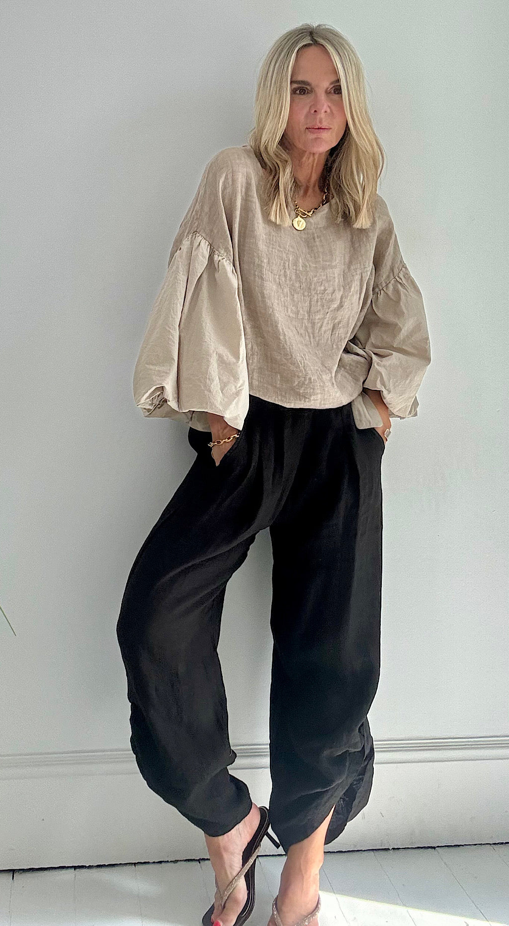 Puff ball linen top mocha