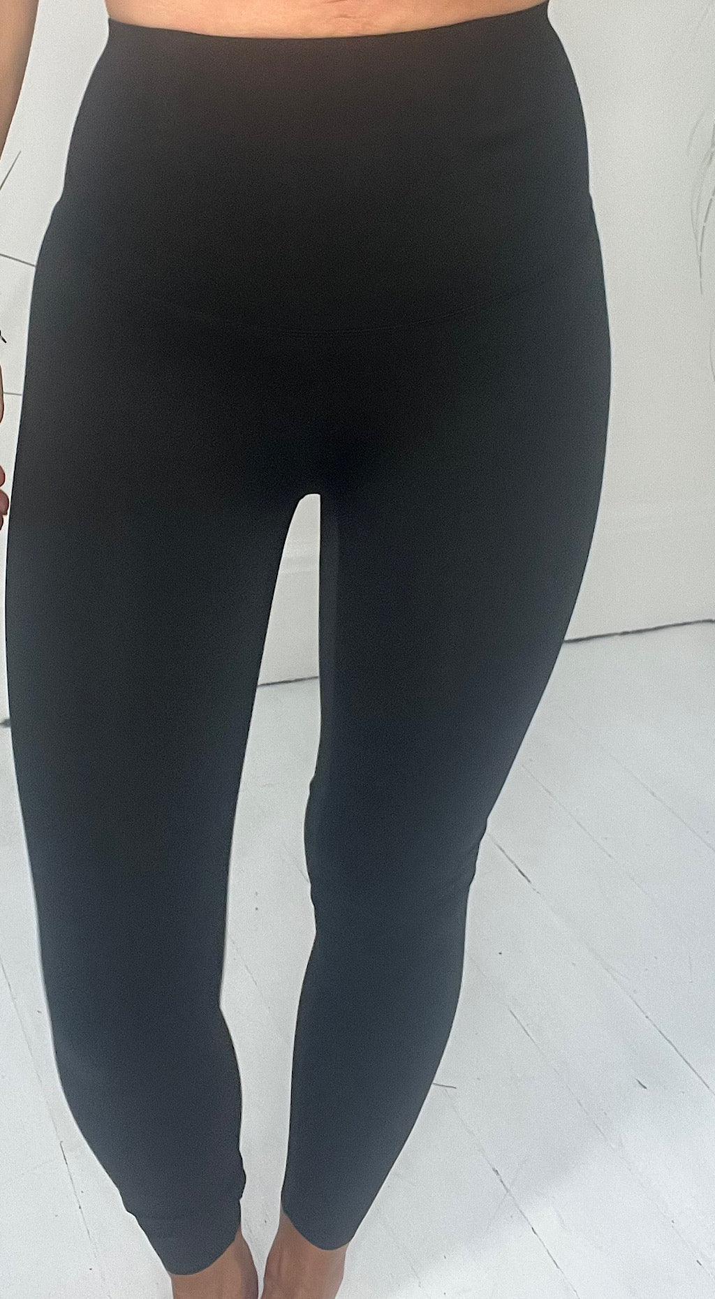 Matt black leggings