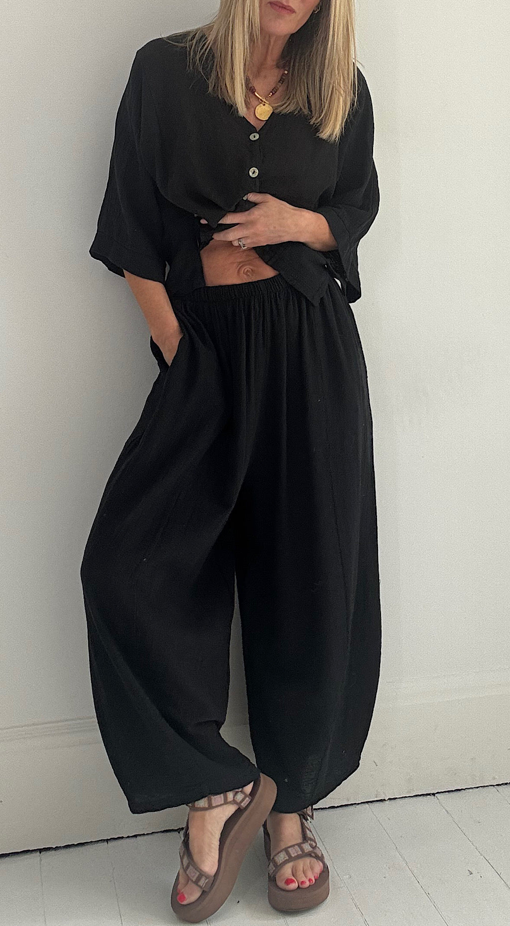 Linen barrel leg trousers black