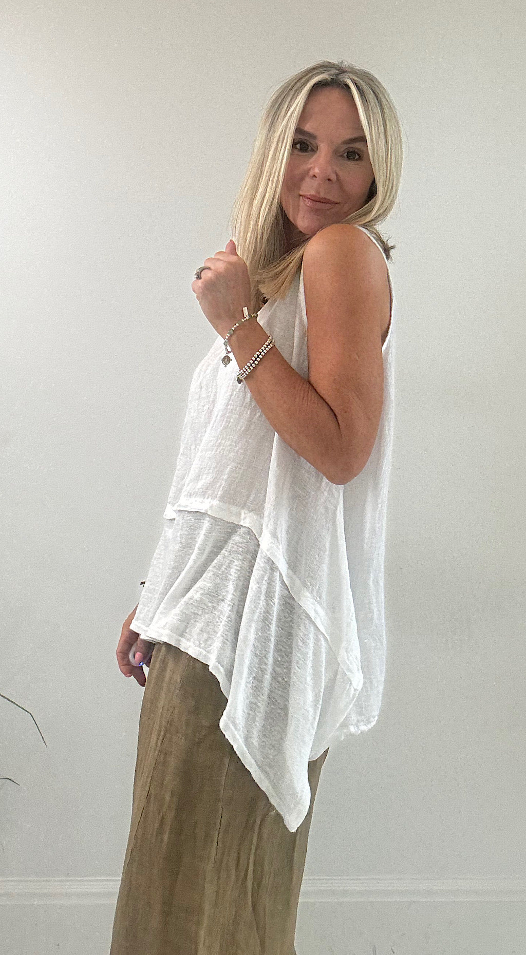 Long line drape top white