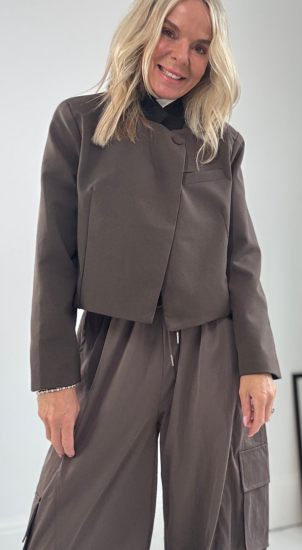 One Button Cropped Blazer - brown