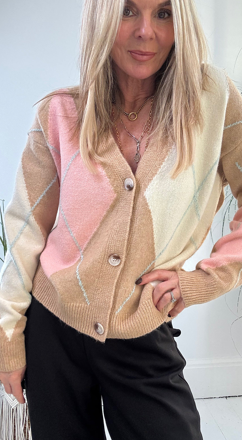 Argyle v-neck Cardigan Camel