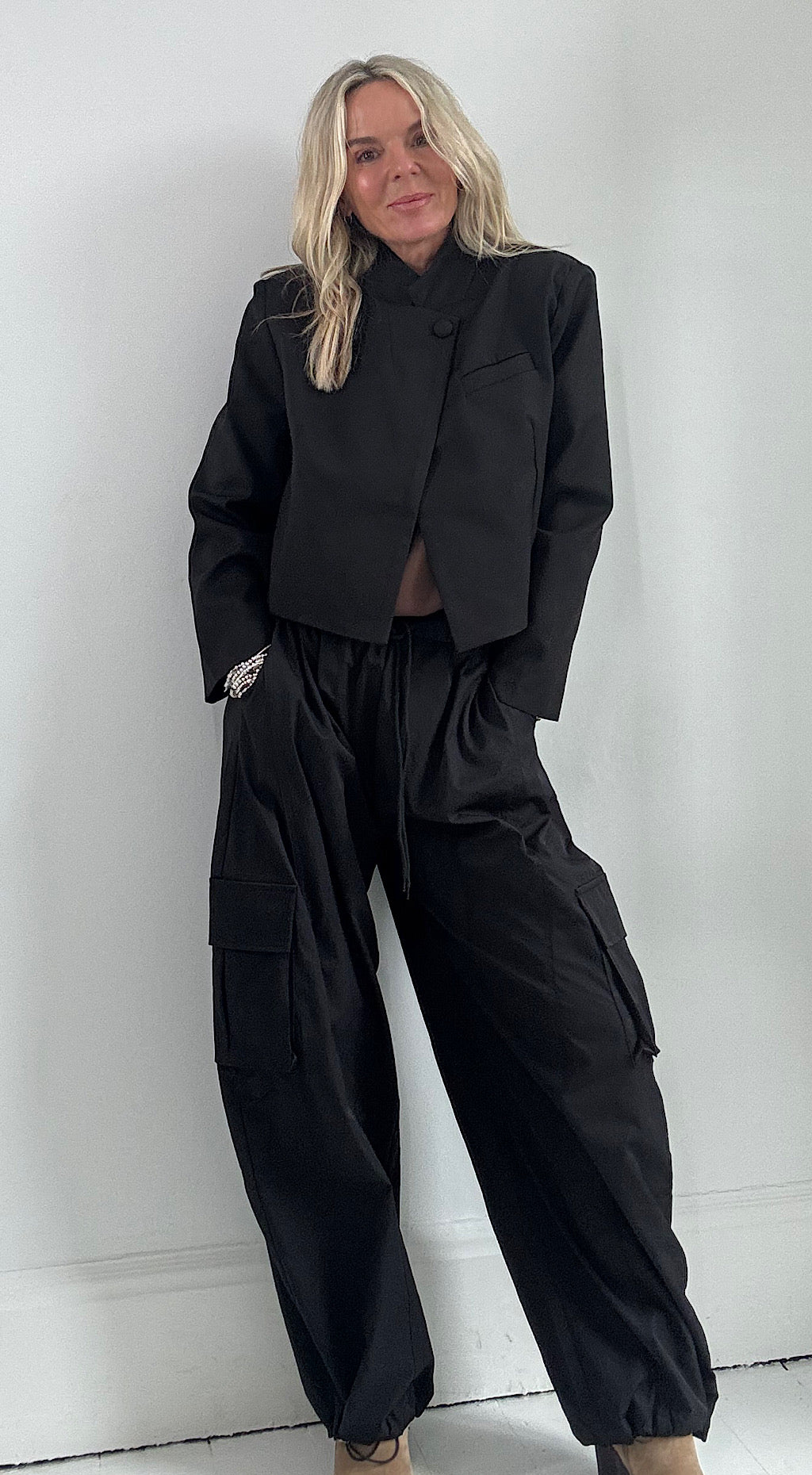 One Button Cropped Blazer - black