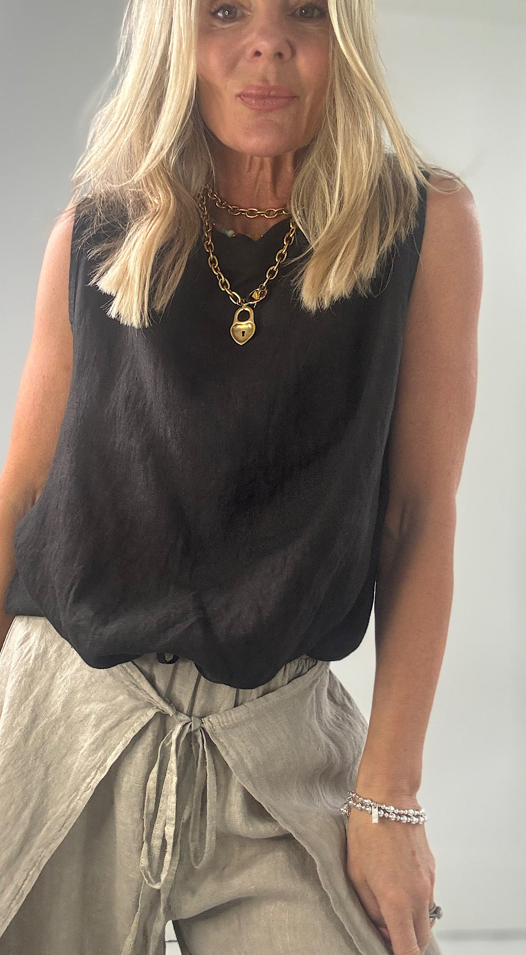 Linen draw cord top black
