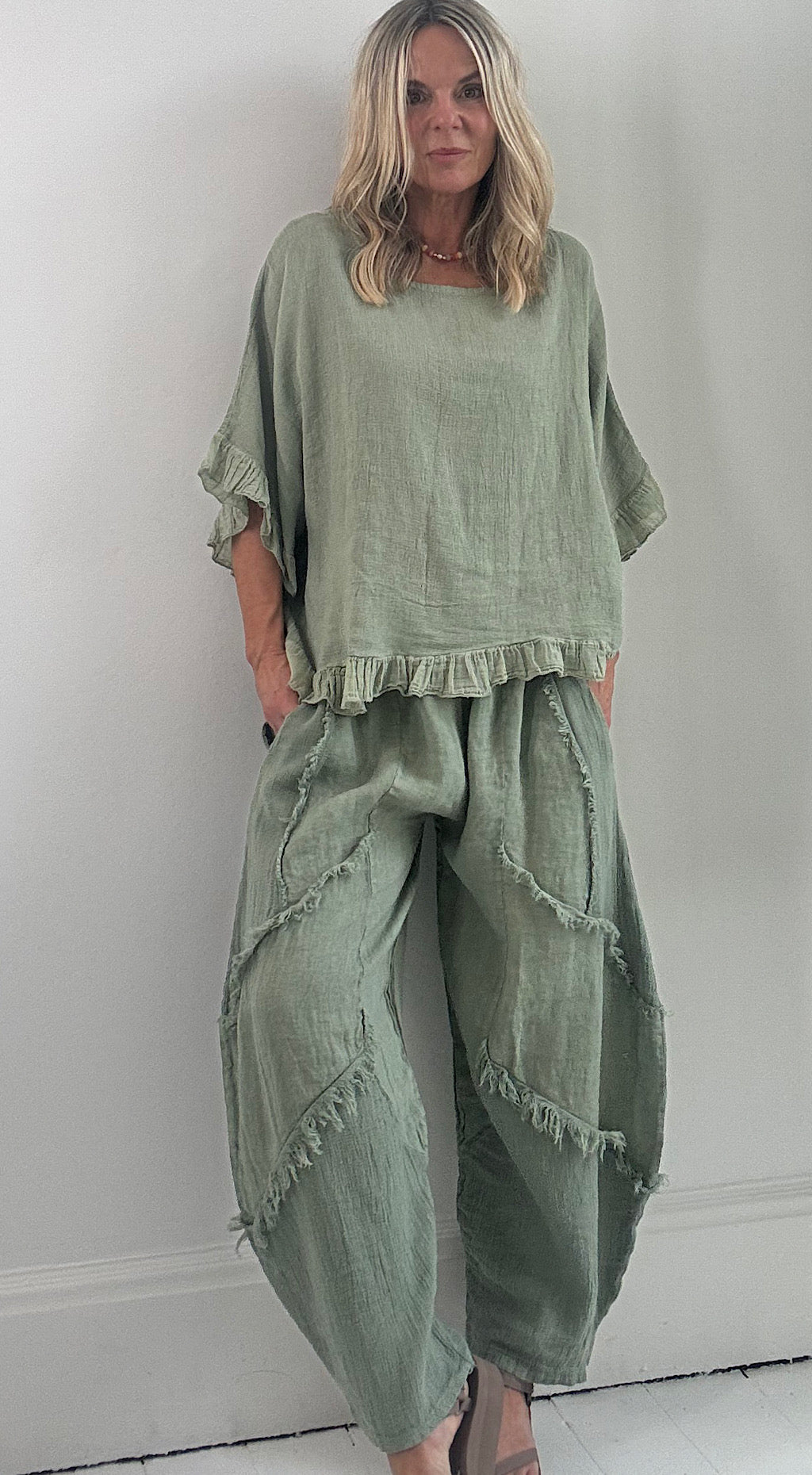 Frayed detail line pants sage