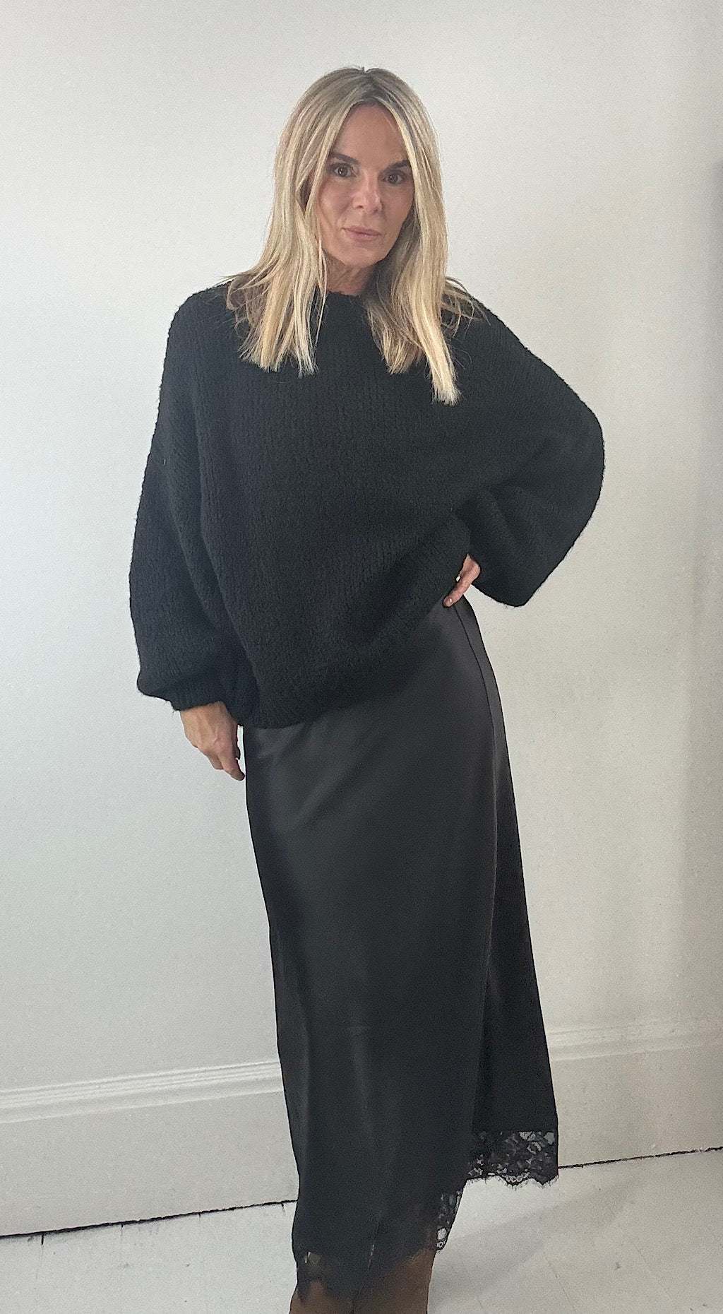 Balloon sleeve knit black