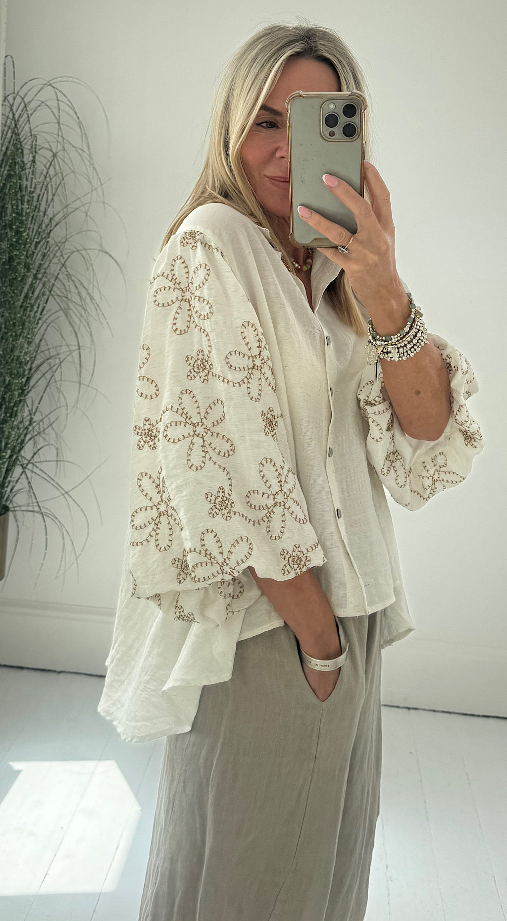 Puff sleeve shirt