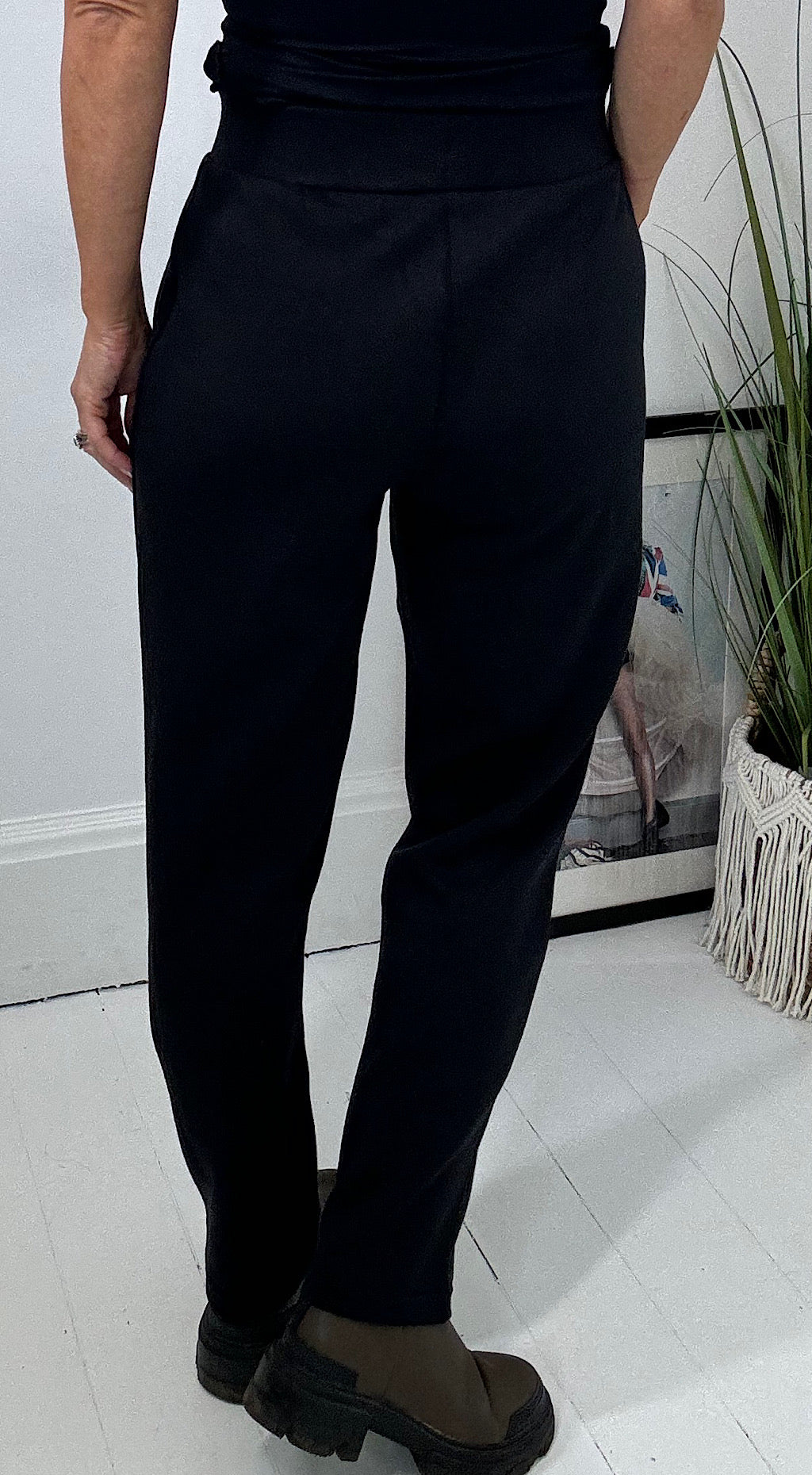 Tulla Black Pant