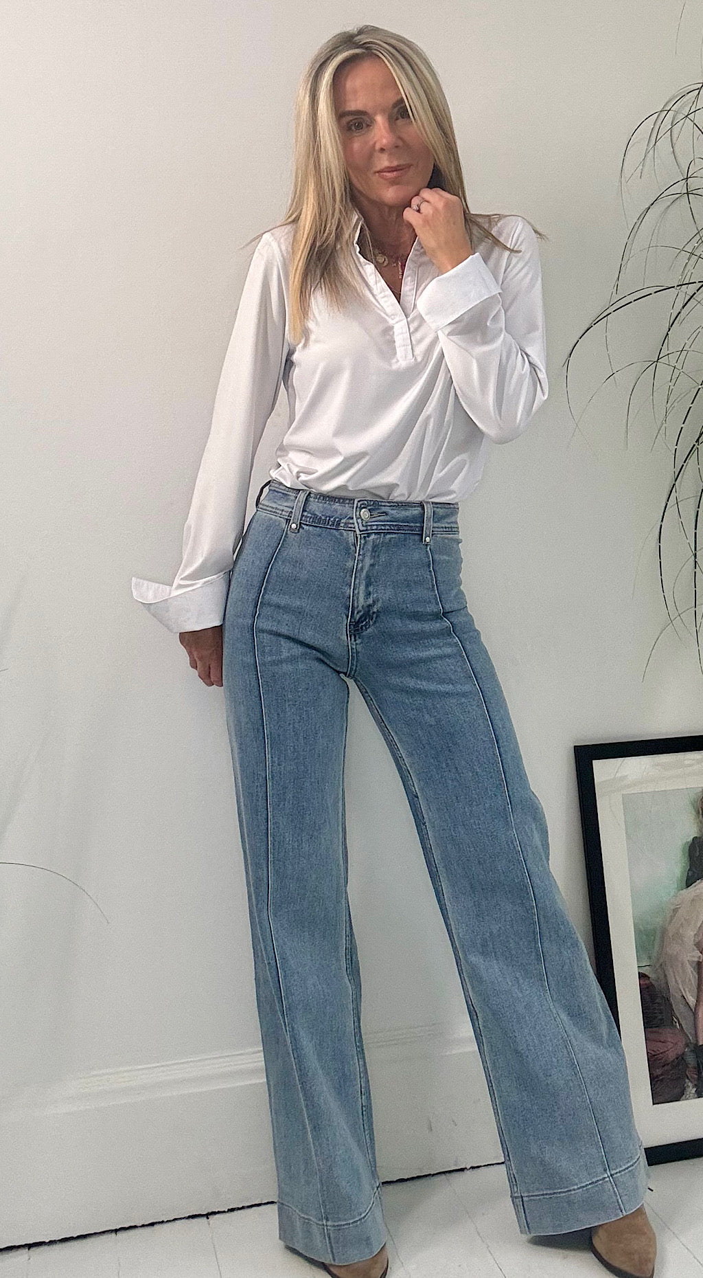 Seam Front Flared Jean - mid wash