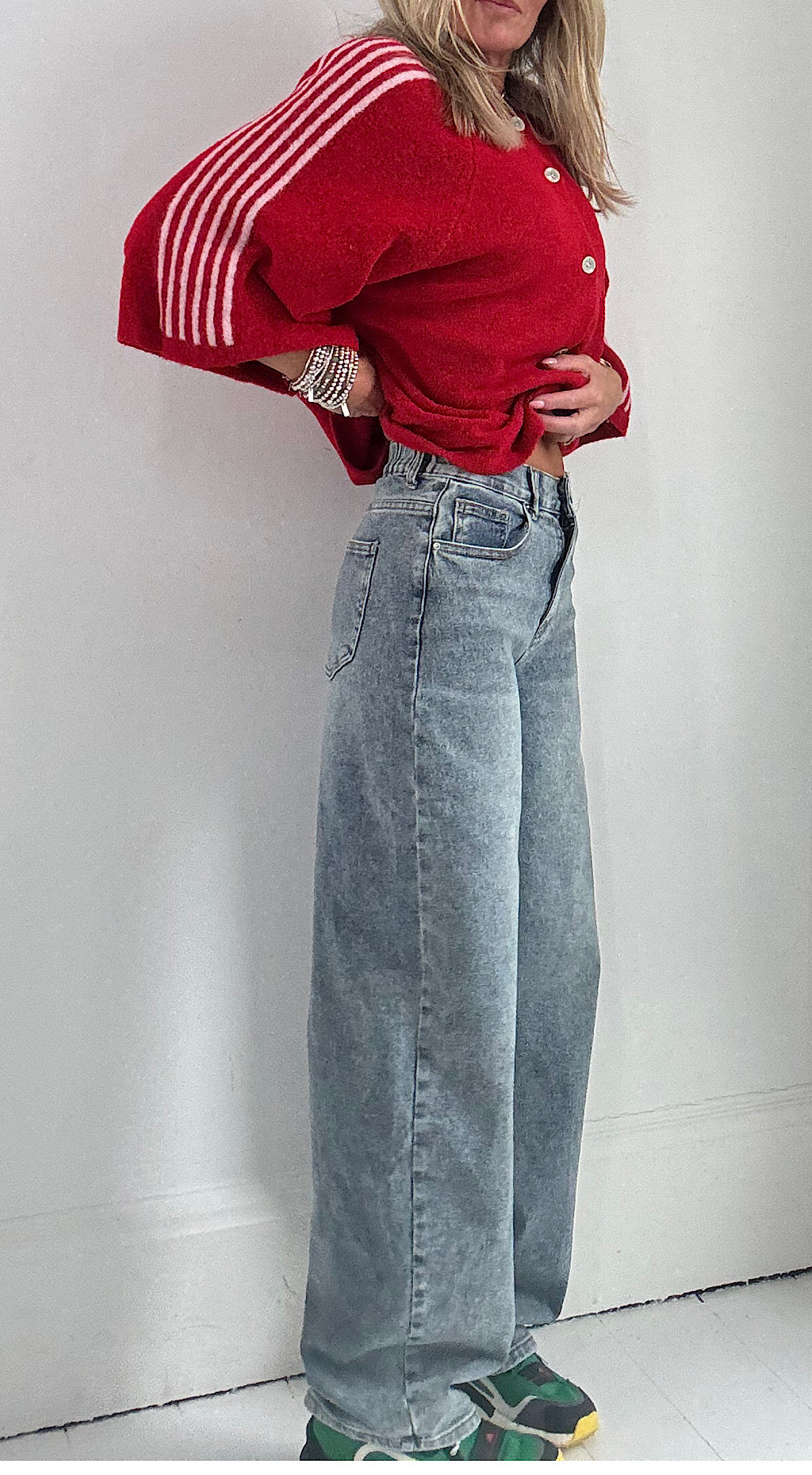 The Monday Barrel Jean - washed denim