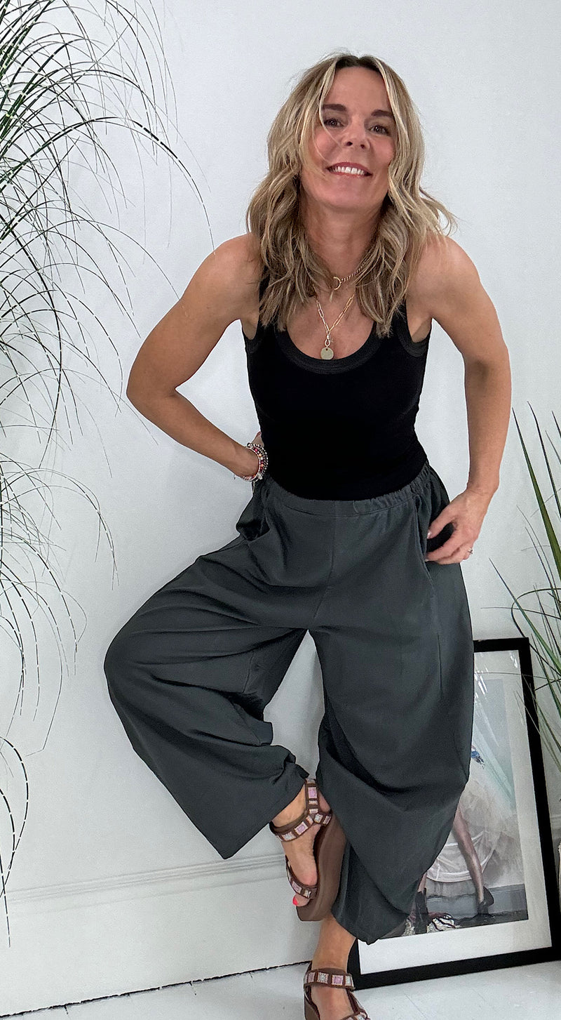 Cocoon pant in charcoal