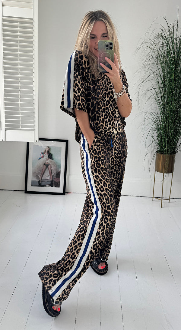 Retro leopard suit
