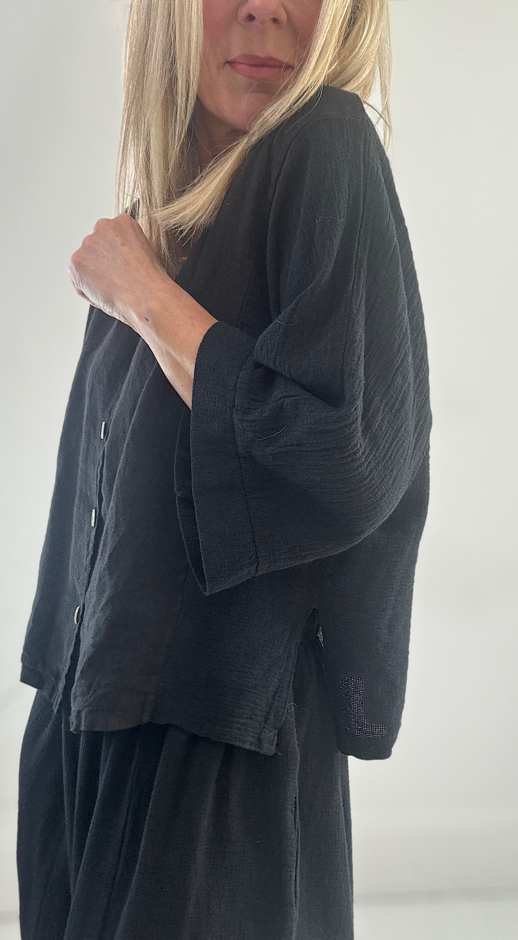 Linen button front top black