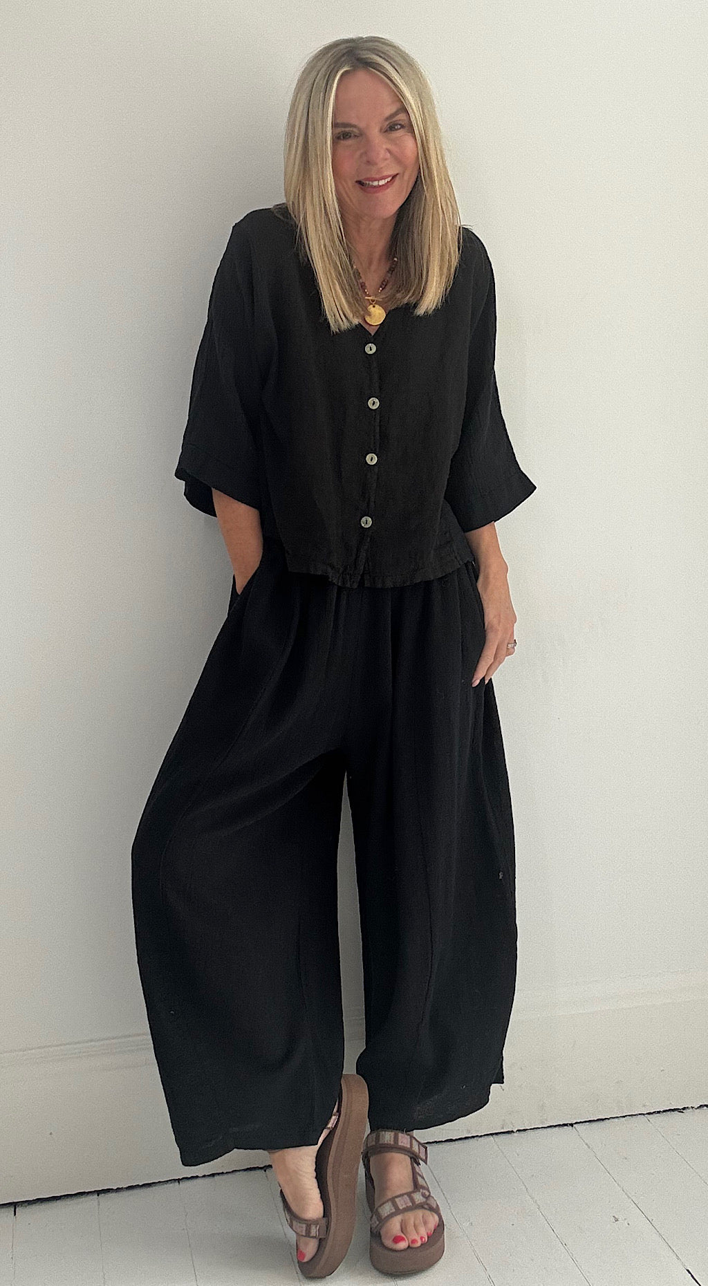 Linen barrel leg trousers black