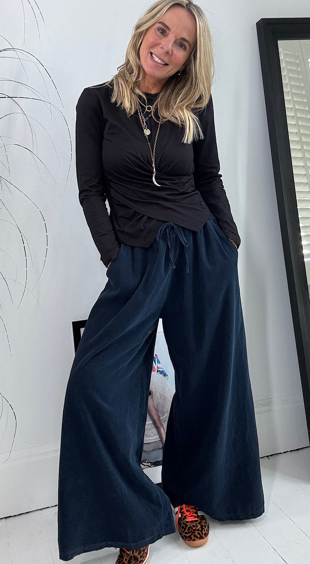 Needle Cord Flared Pants - Navy