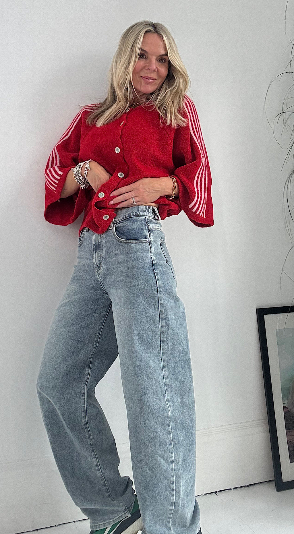 The Monday Barrel Jean - washed denim