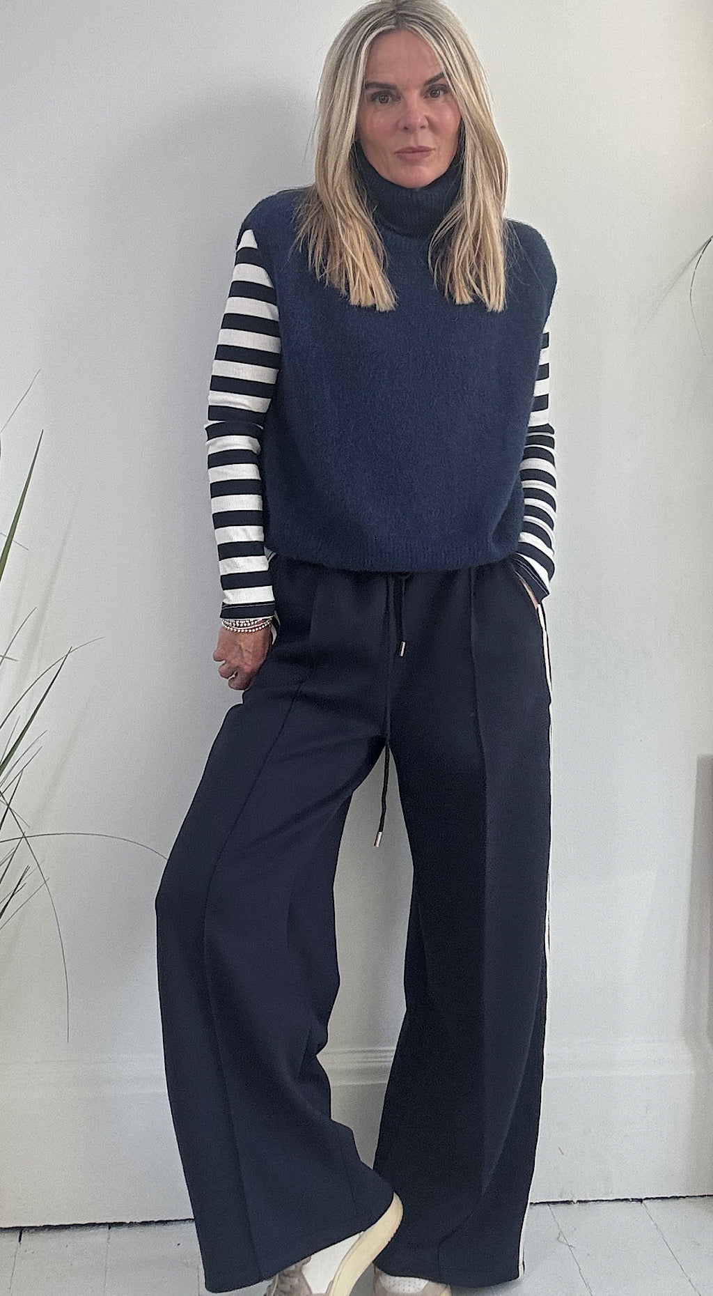 Side stripe track pant navy