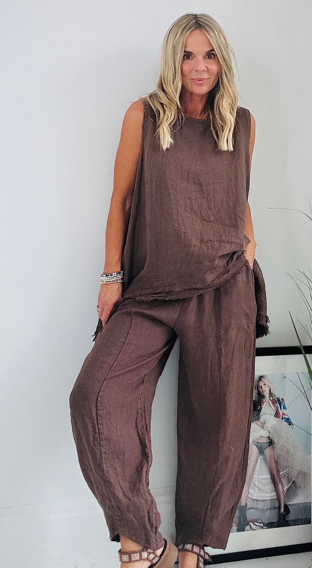 Linen raw edge top chocolate