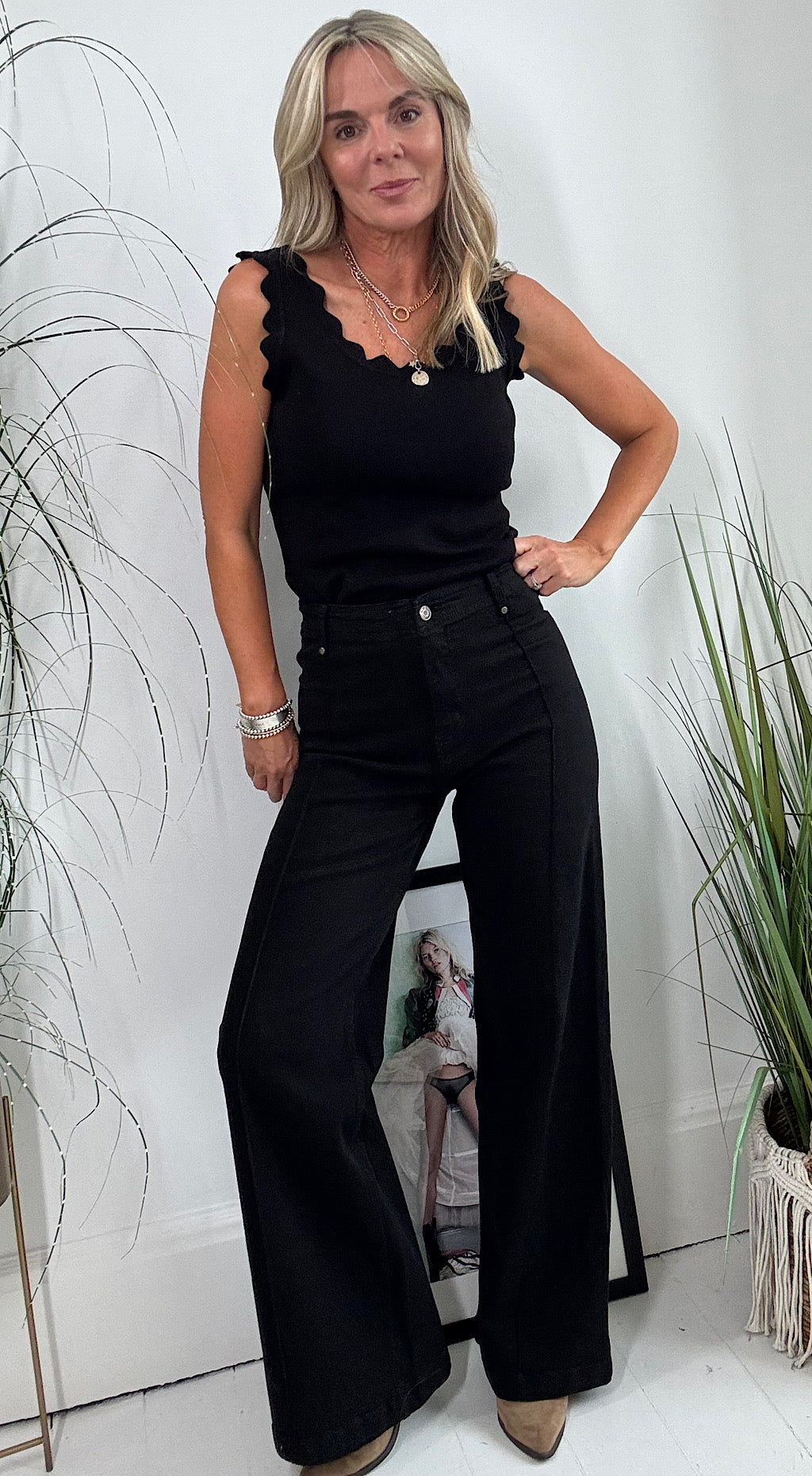 Seam Front Flared Jean - black