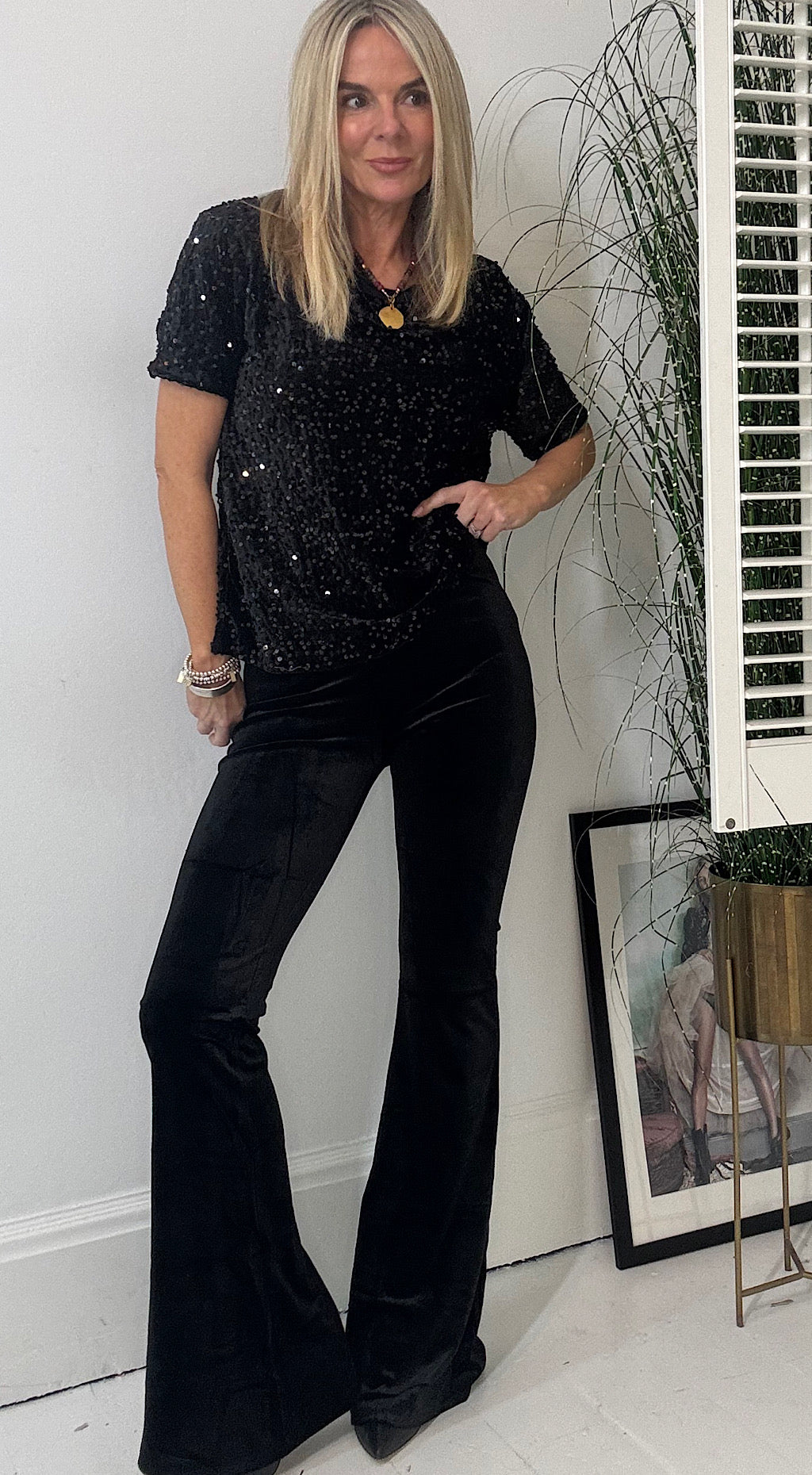 Velvet Sequin Tee - black