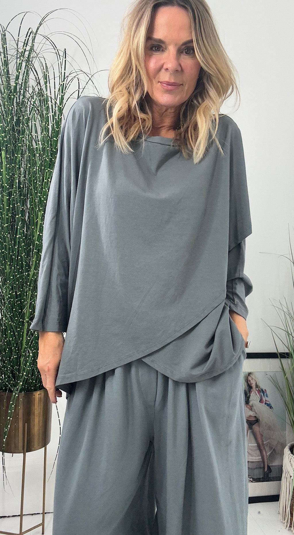 Cross over sloppy top grey