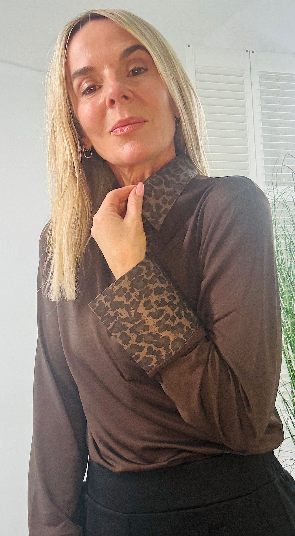 Layering shirt leopard collar brown