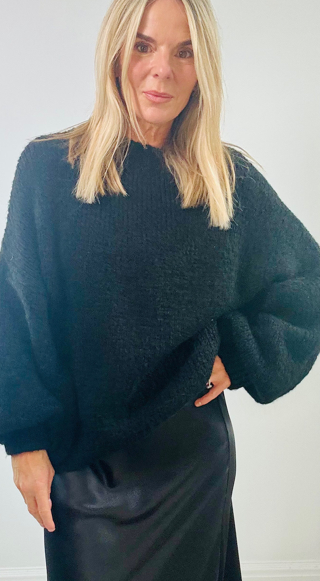 Balloon sleeve knit black