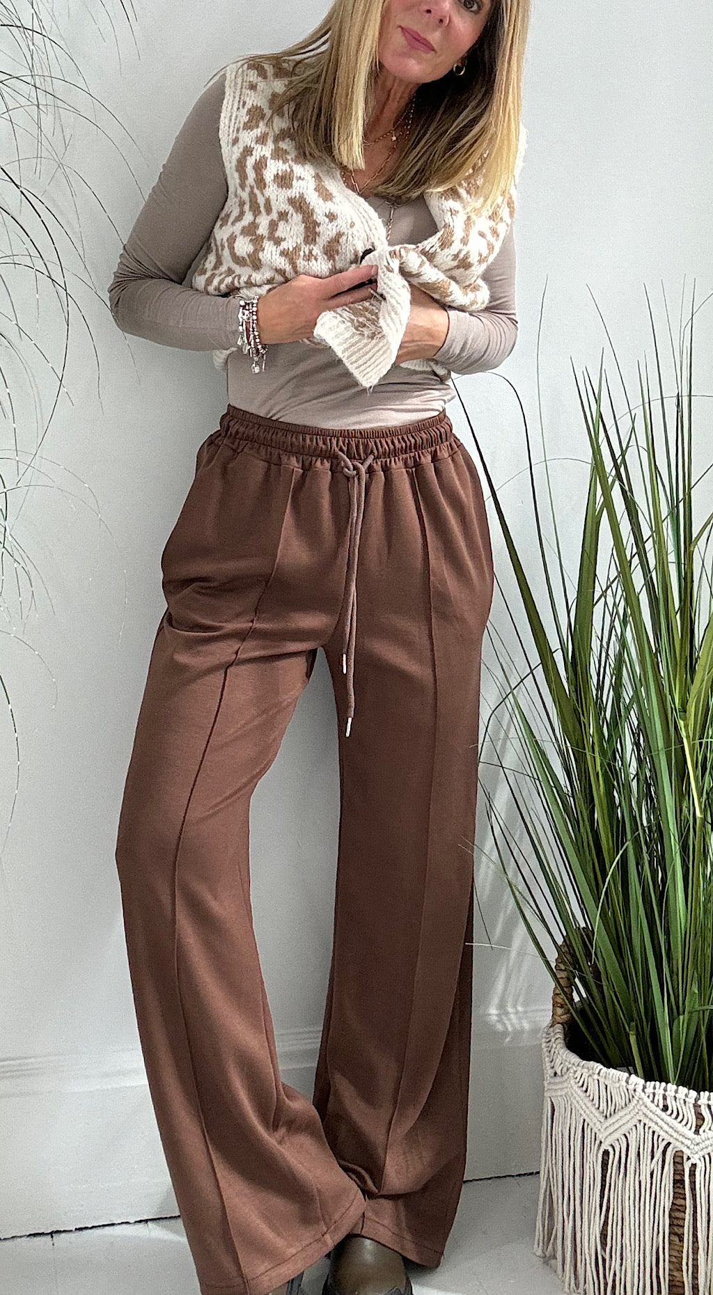 Seam Front Jogger - chocolate