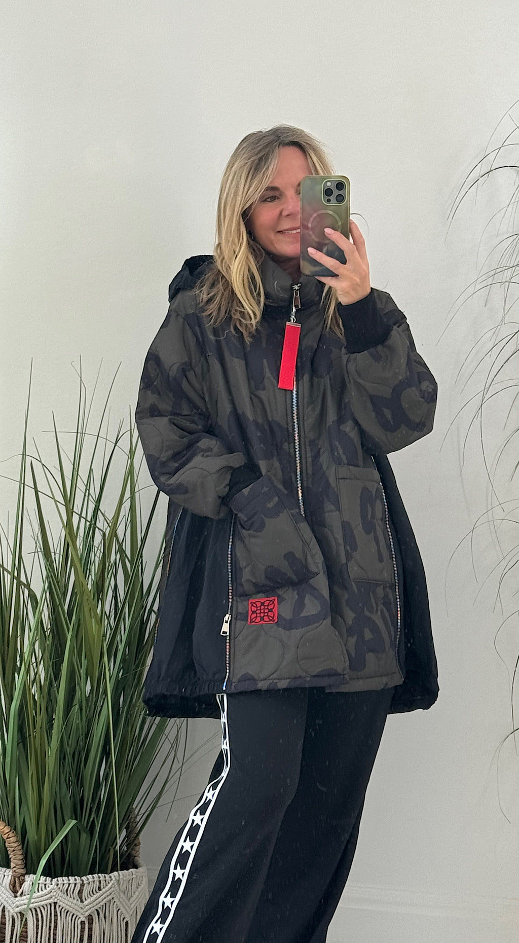 Graffiti camo puffa