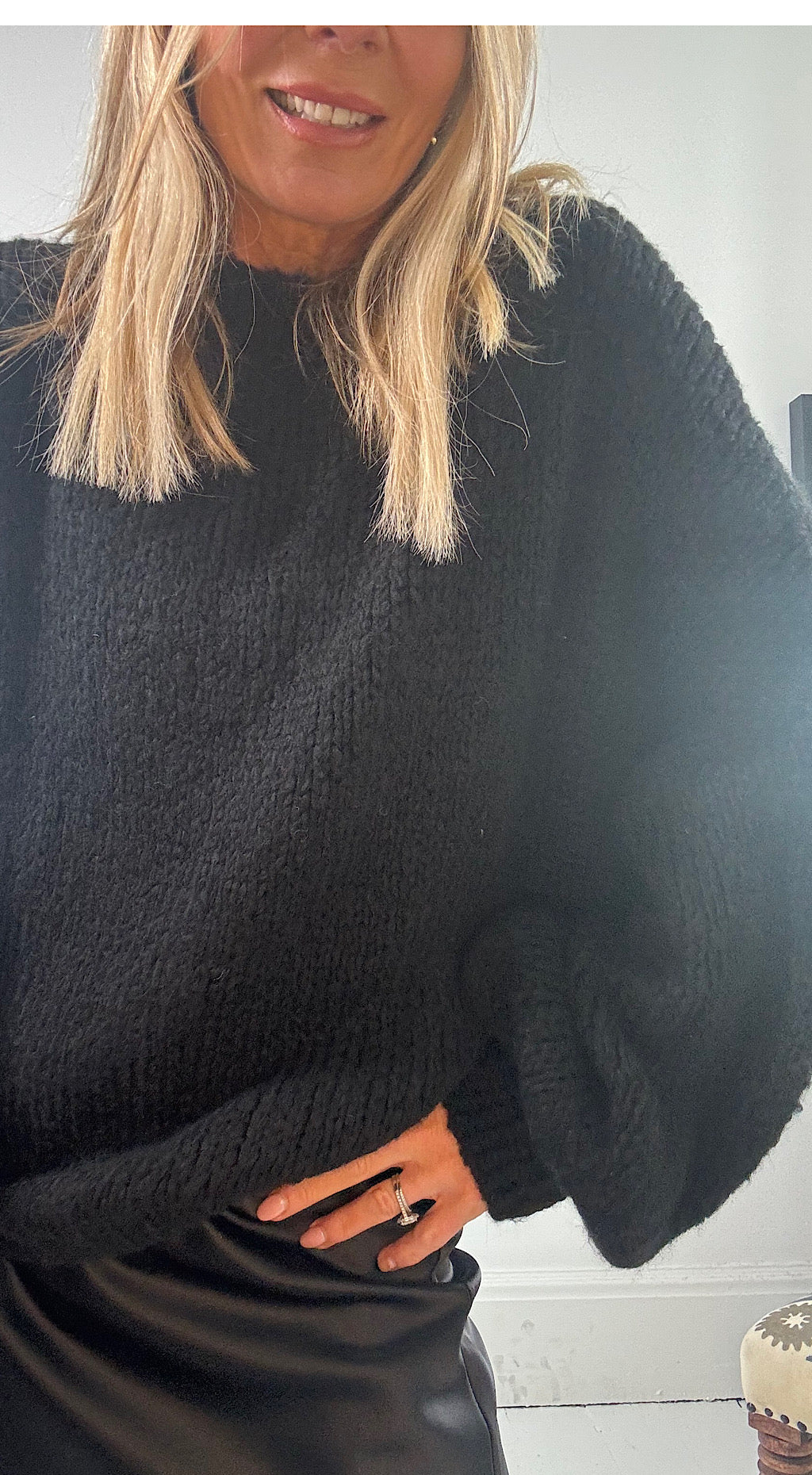 Balloon sleeve knit black