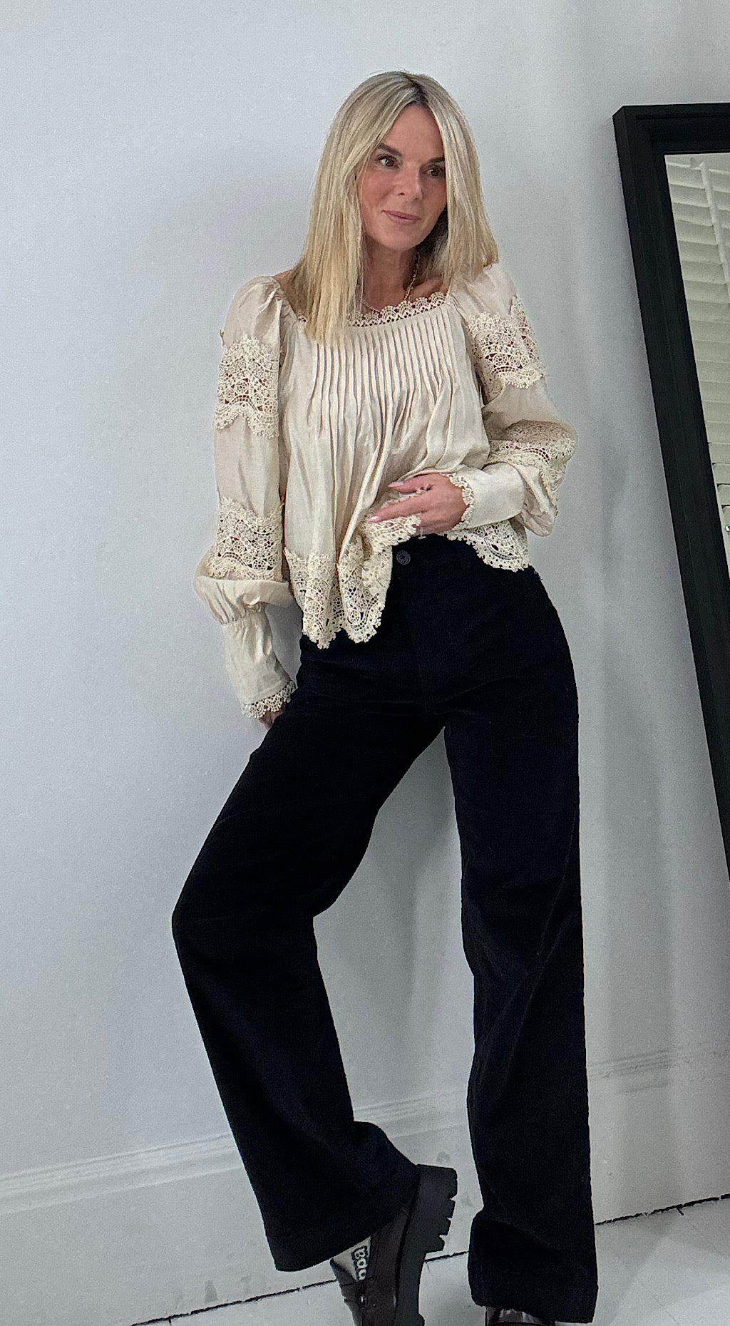 Vintage Lace Top Stone