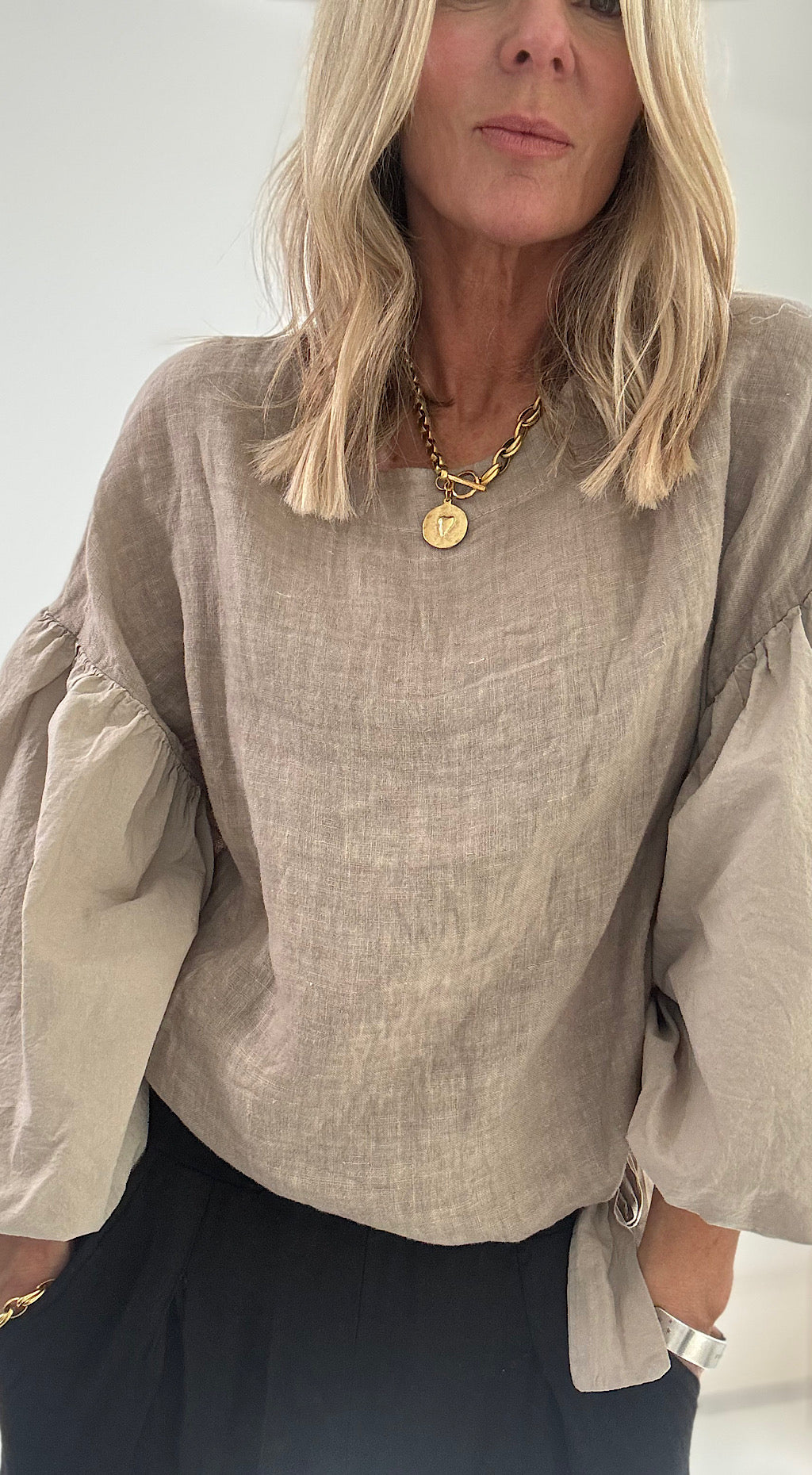 Puff ball linen top mocha