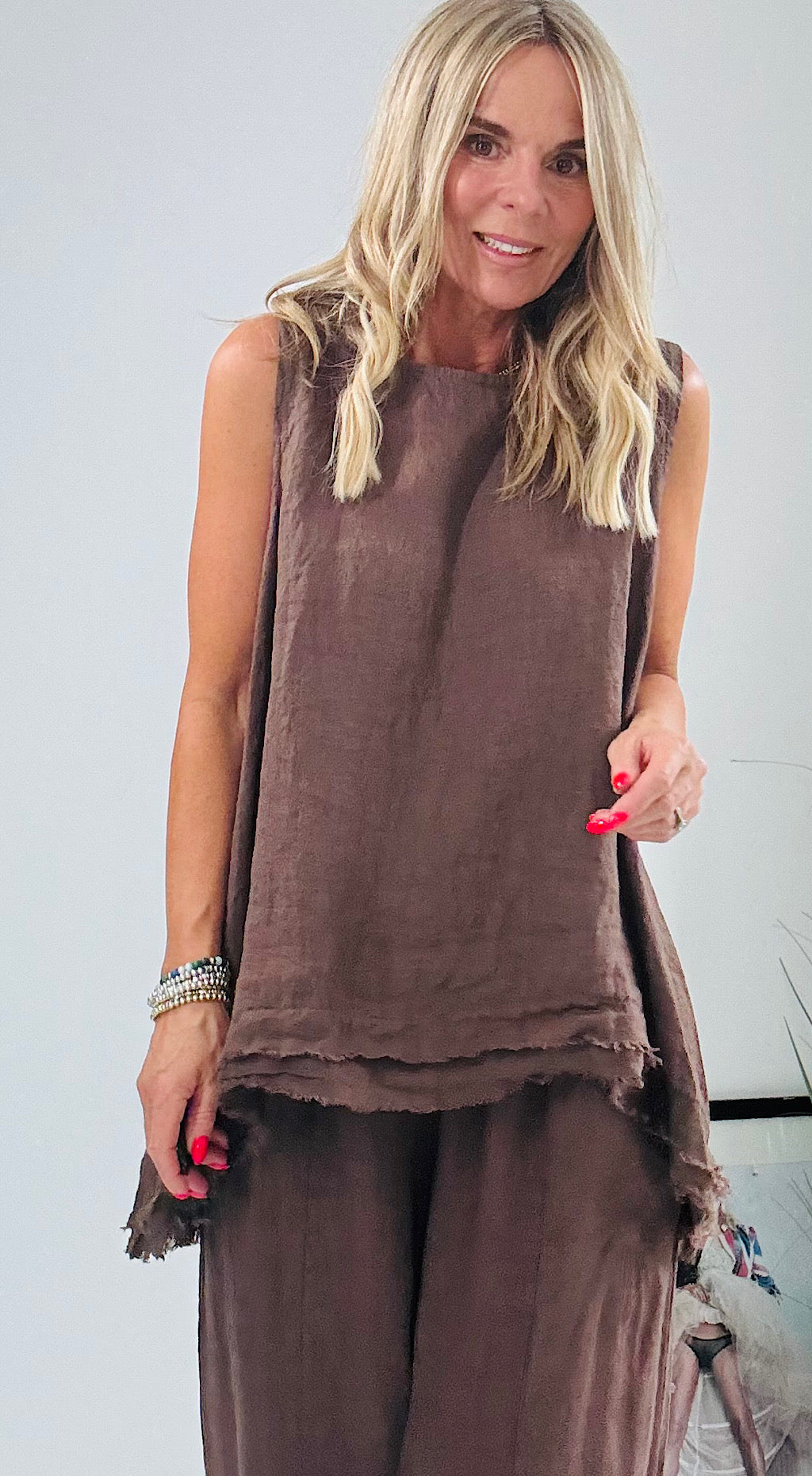 Linen raw edge top chocolate